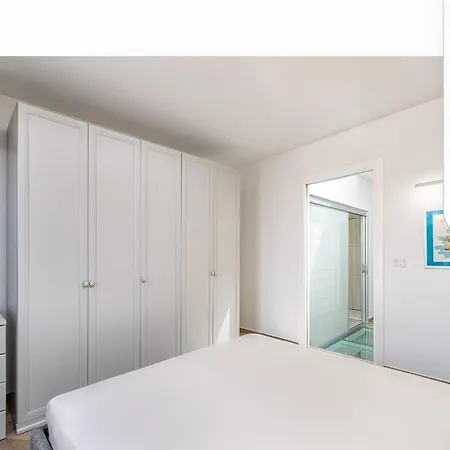 Melita Breeze House *